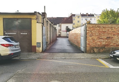 VJEZD Z ULICE KLAVÍKOVA